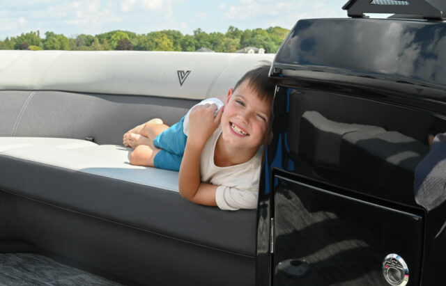 Lago Z24S | Lago Z Pontoon Boat
