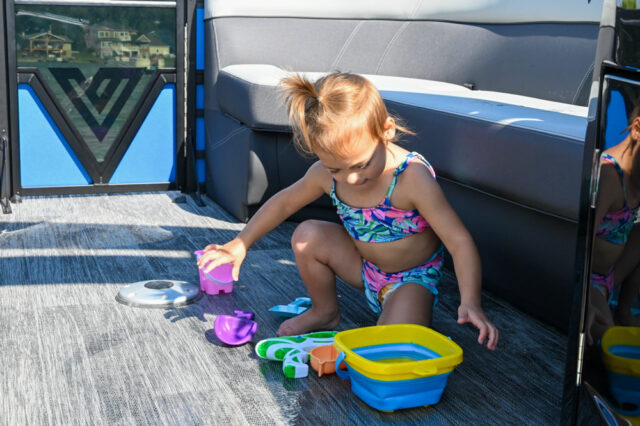 Lago Z24S | Lago Z Pontoon Boat